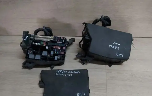 Toyota Verso Fuse box set