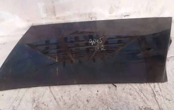 Mitsubishi Grandis Rear side window