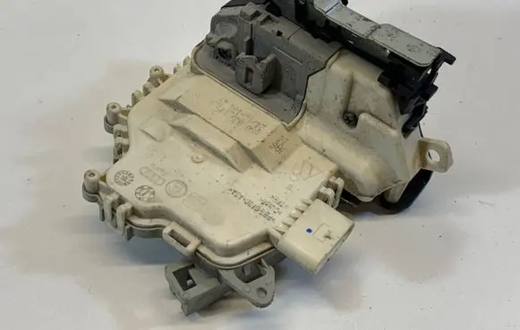 Audi A4 S4 B8 8K Rear door lock 8K0839015C