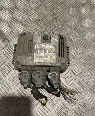 Peugeot 206 CC Engine control unit/module 0281010707