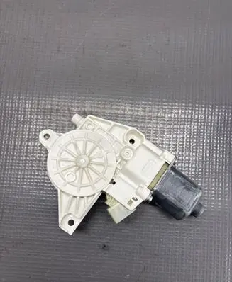 Mercedes-Benz E W212 Front door window regulator motor 0130822502