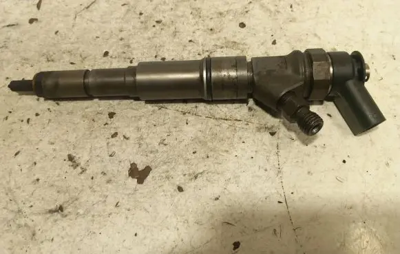 BMW 5 E60 E61 Fuel injector 0445110212