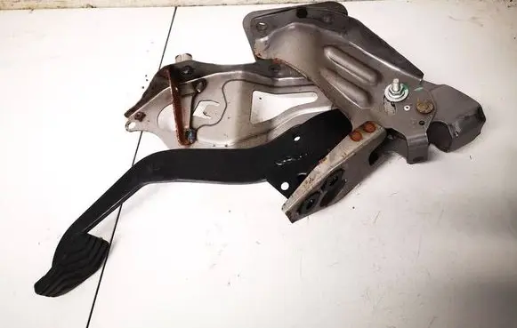Nissan X-Trail T32 Brake pedal 