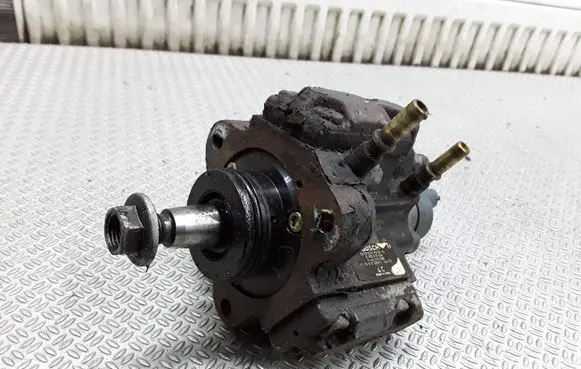 Renault Espace III Fuel injection high pressure pump 8200010076 0445010028 0281002483