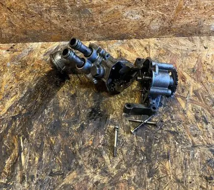 Mercedes-Benz E W124 Oil pump R6061810120