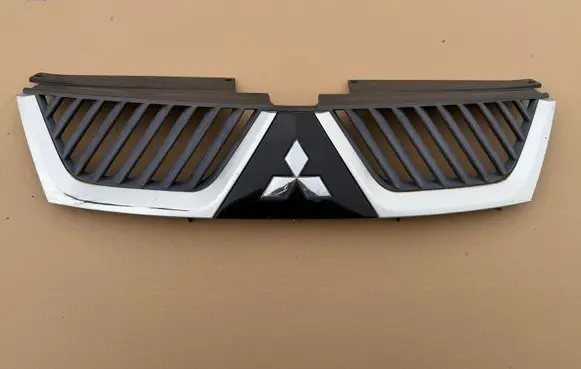 Mitsubishi Outlander Front grill 7450A037ZZ