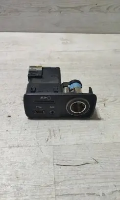 Jeep Cherokee USB socket connector 68139536AC 13918829 1210136761