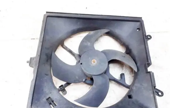 Mitsubishi Carisma Radiator cooling fan shroud