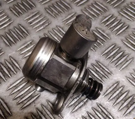 Jaguar F-Type Fuel injection high pressure pump 8W939D376AE
