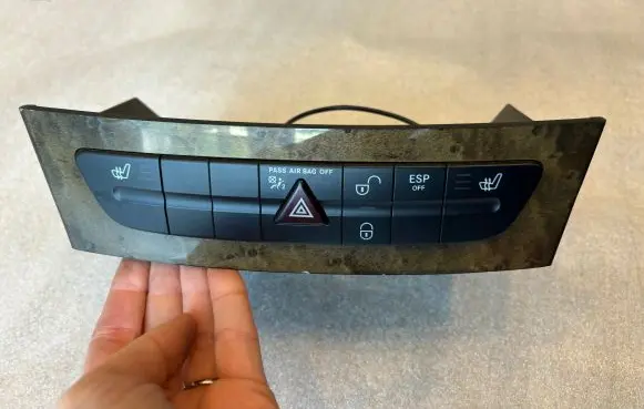 Mercedes-Benz E W211 Hazard light switch A2116801714 2116801714