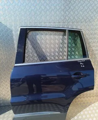 Volkswagen Tiguan Rear door