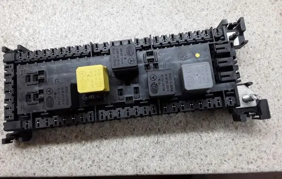 Mercedes-Benz GL X166 Fuse module A1669063901