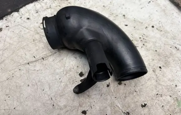 BMW 5 E60 E61 Air intake duct part 58300015