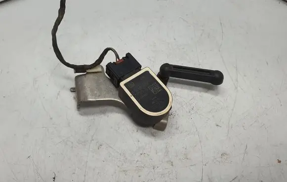 Headlight/headlamp level sensor
