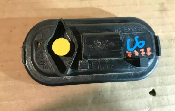 Citroen C6 Tail light bulb cover holder