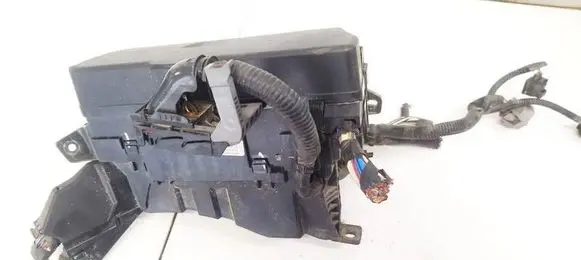 Toyota Avensis T270 Fuse box set 8211105N90