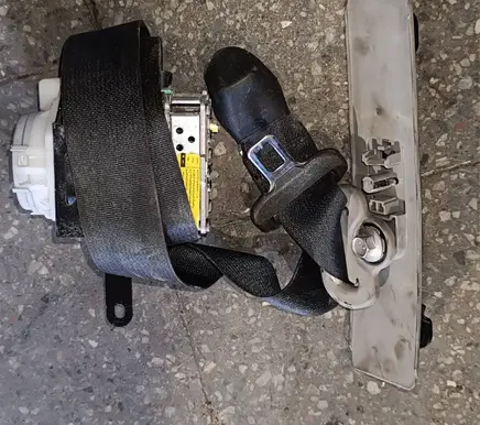 Toyota Yaris Front seatbelt 732100d200