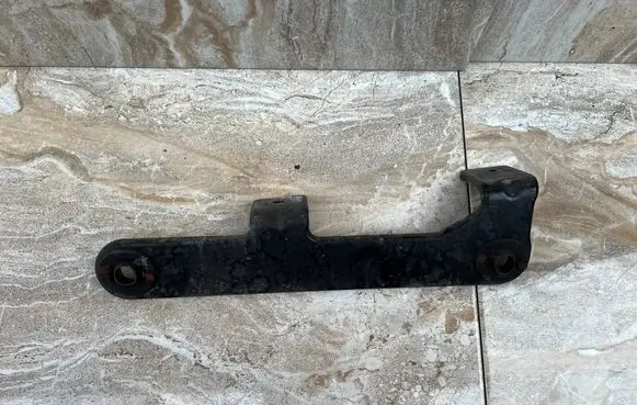 Maserati Ghibli Intercooler pipe mounting bracket 670001349
