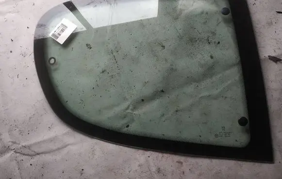 Peugeot 206 Rear side window AS2