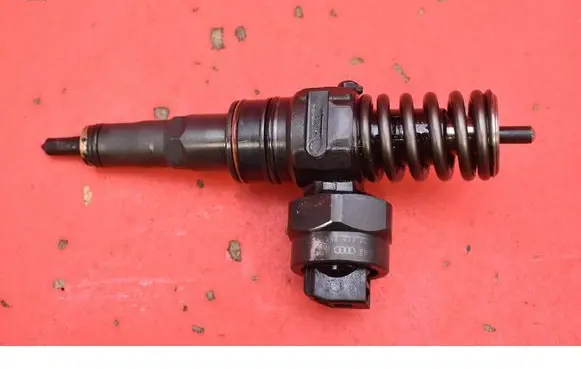 Volkswagen Golf IV Fuel injector 038130073J