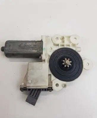 Toyota Avensis T250 Front door window regulator motor 992045100