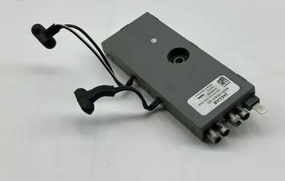 Jaguar XF X250 Aerial antenna amplifier 8X2318C847CC 28063850