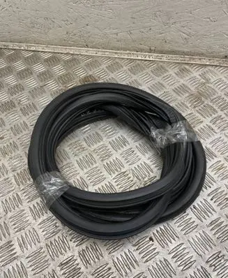 Opel Zafira B Front door rubber seal 