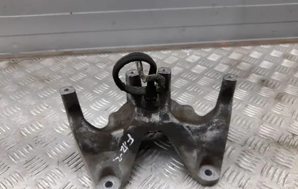 BMW 6 F12 F13 Gearbox mounting bracket 6775909 677590901