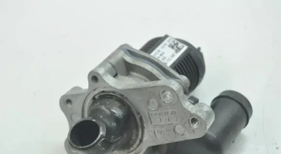 Volkswagen Jetta VI EGR valve 04E131097B