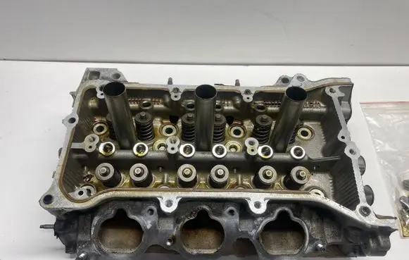 Toyota Sienna XL30 III Engine head 