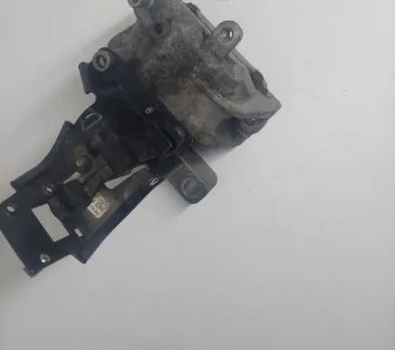 Seat Altea XL Engine mount bracket 1K0131552N