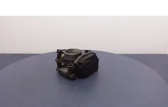 Audi A4 S4 B5 8D Throttle body valve 