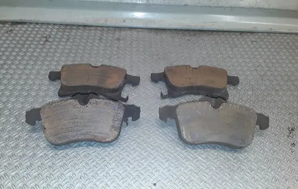 Opel Zafira B Brake pads (front)