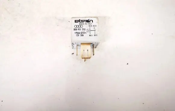 Volkswagen PASSAT B5 Other relay 8d0951253