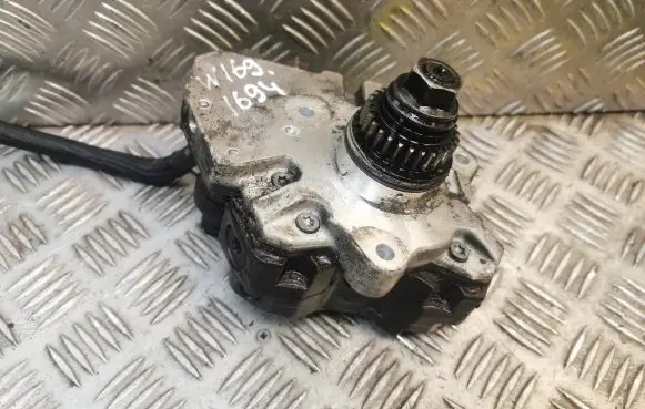 Mercedes-Benz A W169 Mechanical fuel pump 6400700701 A6400700701
