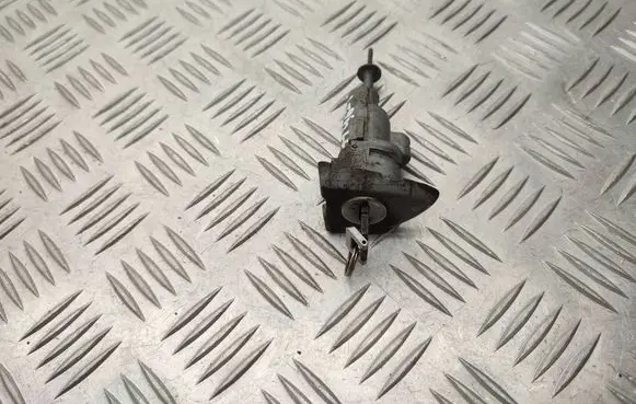 Volkswagen PASSAT B7 Front door lock (next to the handle) 3C0837167B 3C0837168B