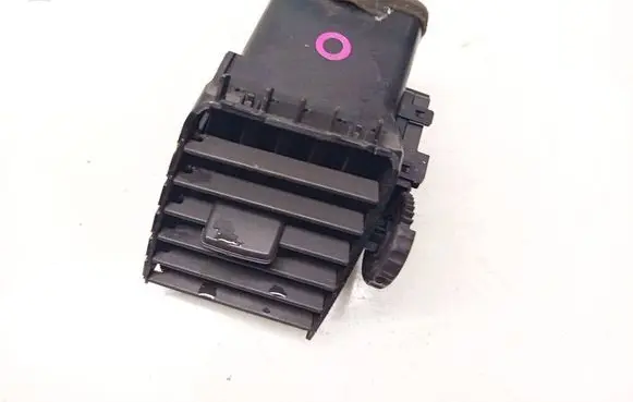 Lexus RX 300 Dash center air vent grill 5565048040 5568048050