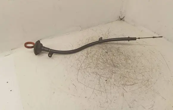 Volkswagen PASSAT B6 Oil level dip stick 