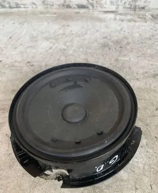 Volkswagen Golf VII Rear door speaker