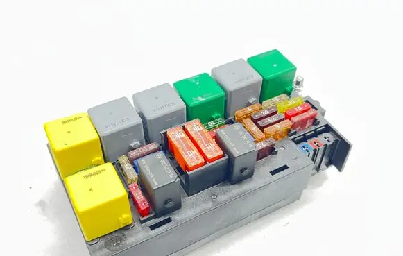 Mercedes-Benz ML W164 Fuse module A1645400672