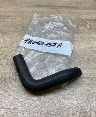 Volkswagen PASSAT B6 Engine coolant pipe/hose 1K0122157A