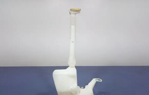 Opel Vivaro Windshield washer fluid reservoir/tank 8200207532