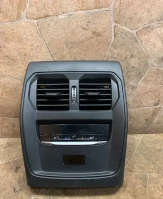 BMW 3 G20 G21 Rear air vent grill 6806816