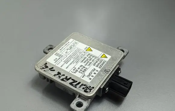 Mitsubishi Outlander Headlight ballast module Xenon W3T233714716