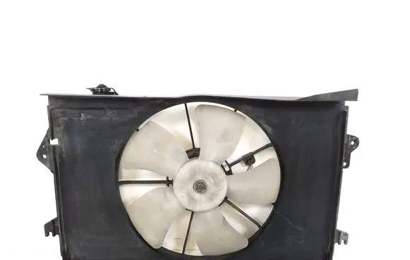 Toyota Corolla E120 E130 Radiator cooling fan shroud 16711-0D060