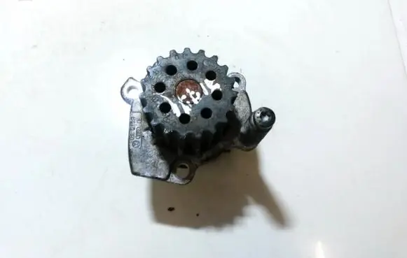 Volkswagen Golf VI Water pump 03l121019