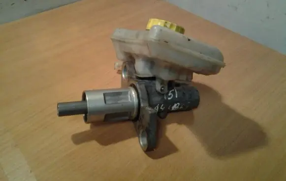 Audi A4 S4 B7 8E 8H Master brake cylinder 03339005512 8E0611301G