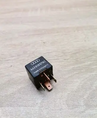 Volkswagen PASSAT B5 Other relay 443919578C 899519