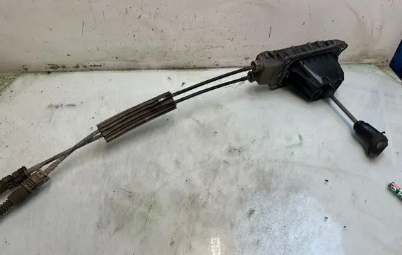 Renault Clio III Gear shifter/selector 8200381572