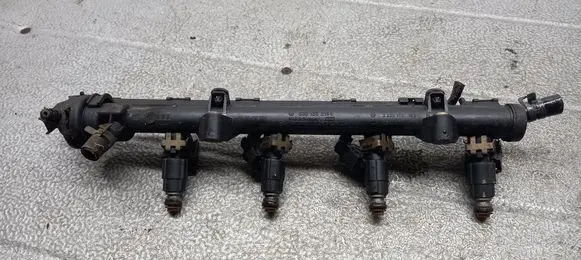 Volkswagen Polo III 6N 6N2 6NF Fuel injector supply line/pipe 